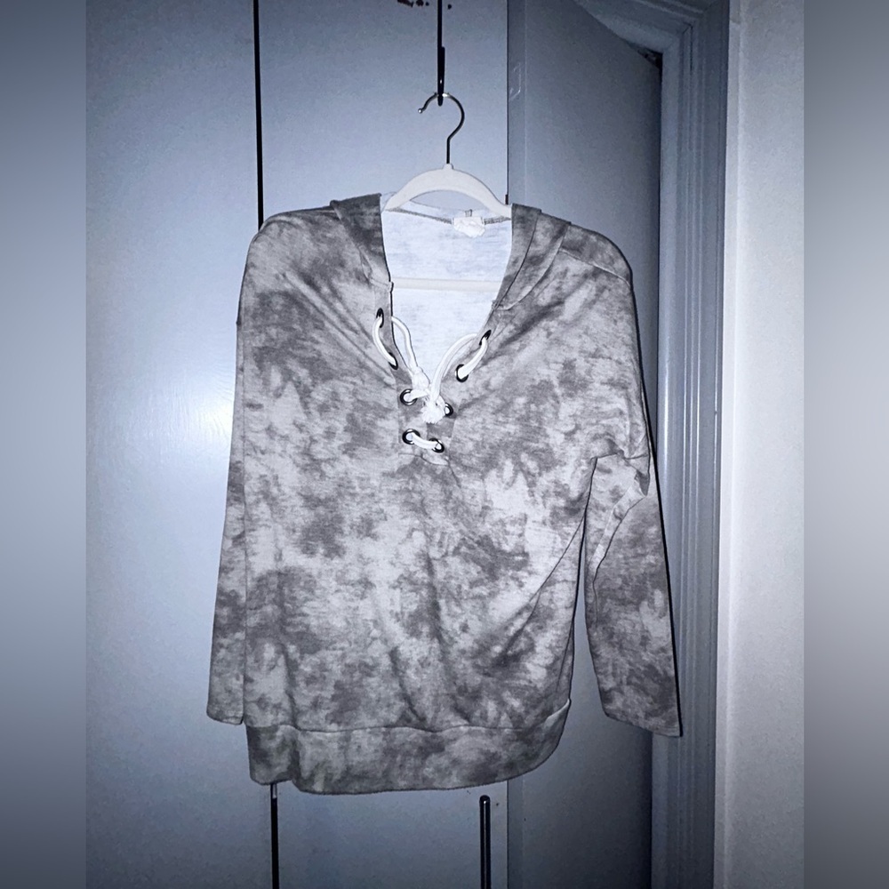 CAUTION TO THE WIND grey tie dye crop hoodie M 03Cl Anthropologie